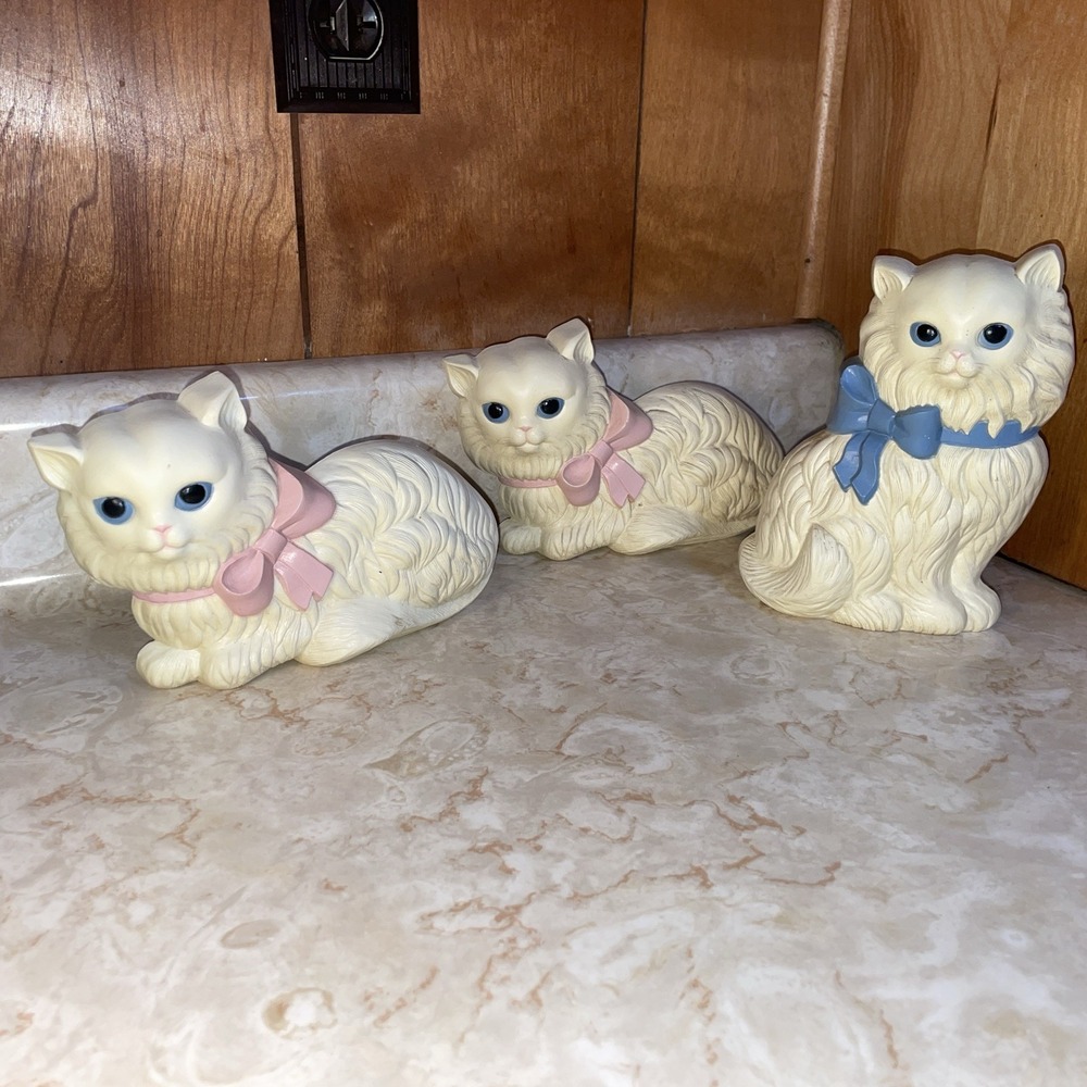 Triple Set of Homco Plastic Wall Hanging Kitten Cat Pink Ribbon Blue Eyes